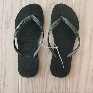 NWOT Havaianas sandals W6/G4.5